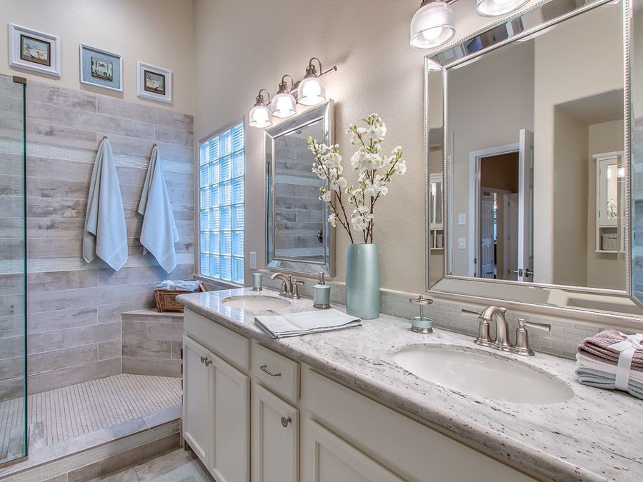 River White Granite Bathroom.jpg River White Granite Bathroom.jpg